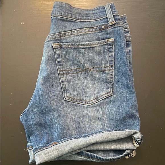 Lucky brand shorts - Picture 2 of 2